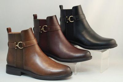 2157657 Ladies short boot w/side zipper