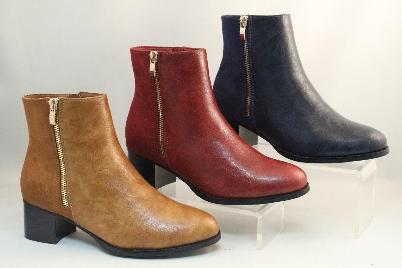 2155251 Short faux suede boot w/inside zip