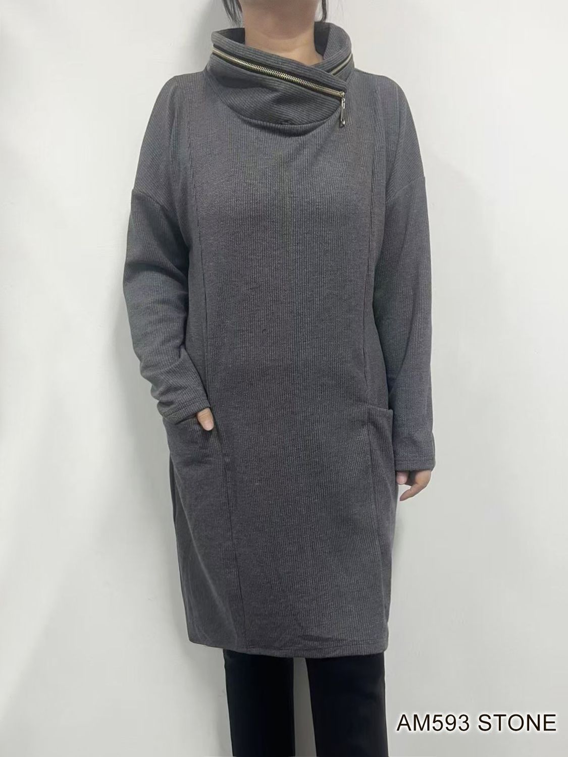AM593 Long sleeve scoop neck oversize dress w/pockets and zipper detail neck