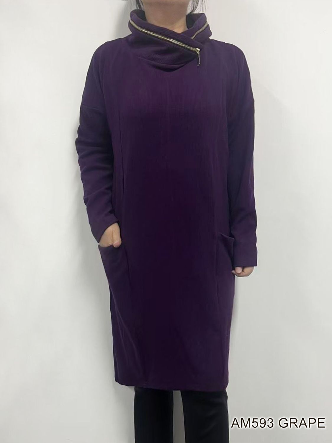 AM593 Long sleeve scoop neck oversize dress w/pockets and zipper detail neck