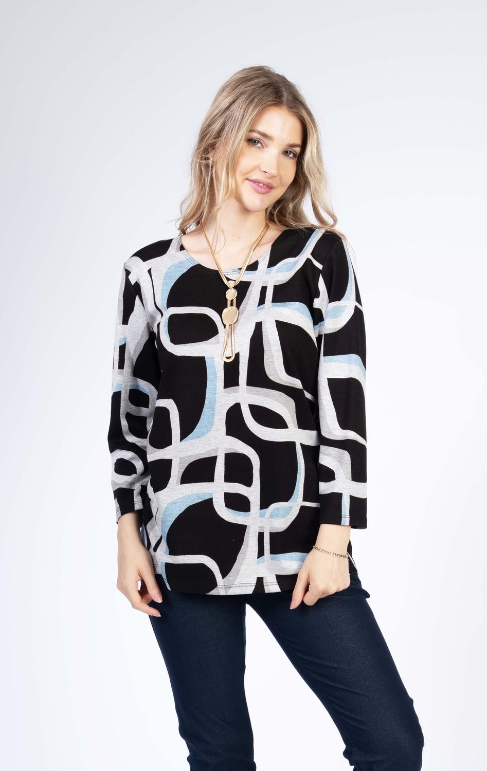 4251 Round neck printed 3/4 sleeve top