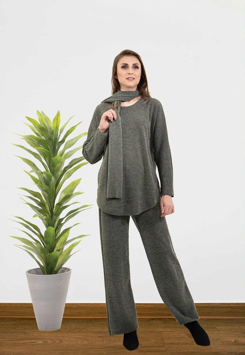 C8109 light weight sweater w/scarf and necklace