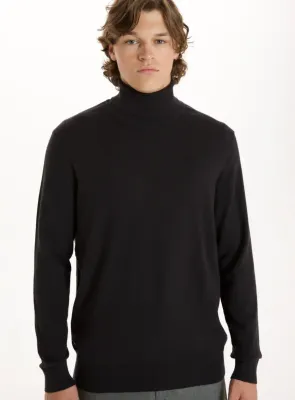 7363493 Men's cashmere like fine guage turtle neck light weight sweater