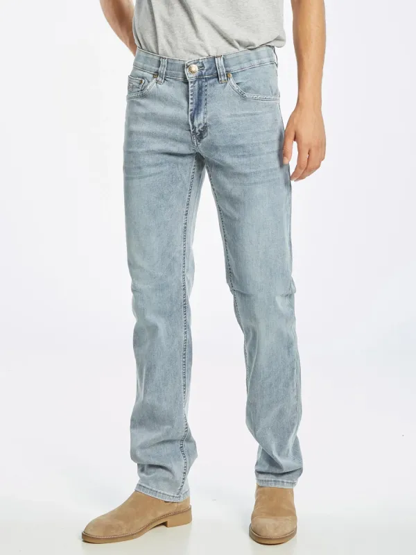 3641-7186-90B slightly tapered straight leg jean