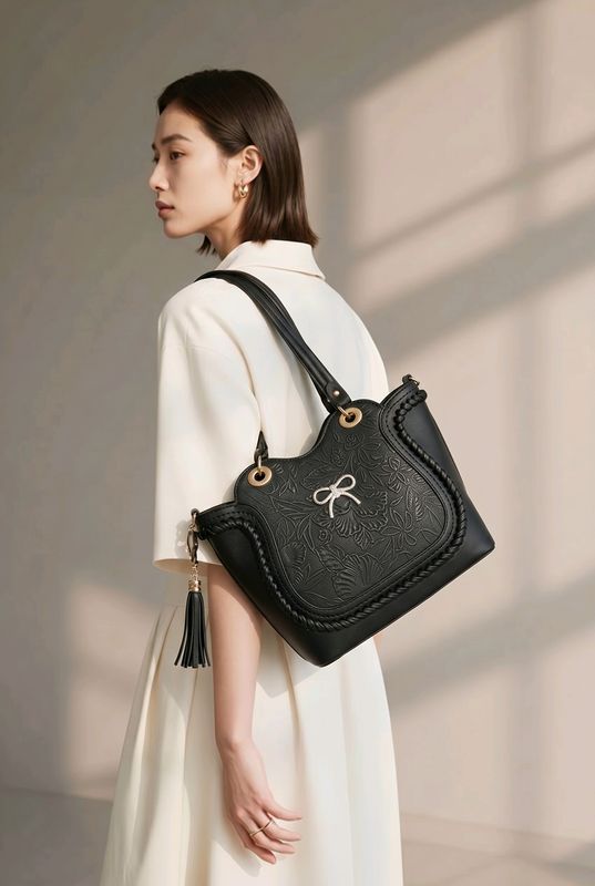 TO630A large tote w/ bow on front and extra strap for crossbody