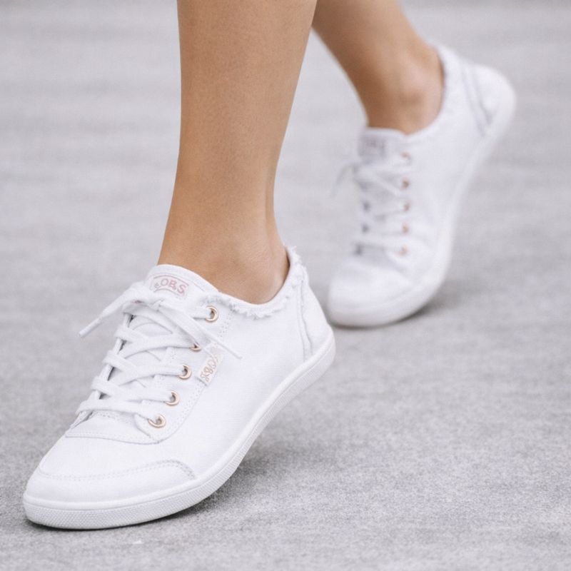 33492/WHT bobs sneakers made by Skechers
