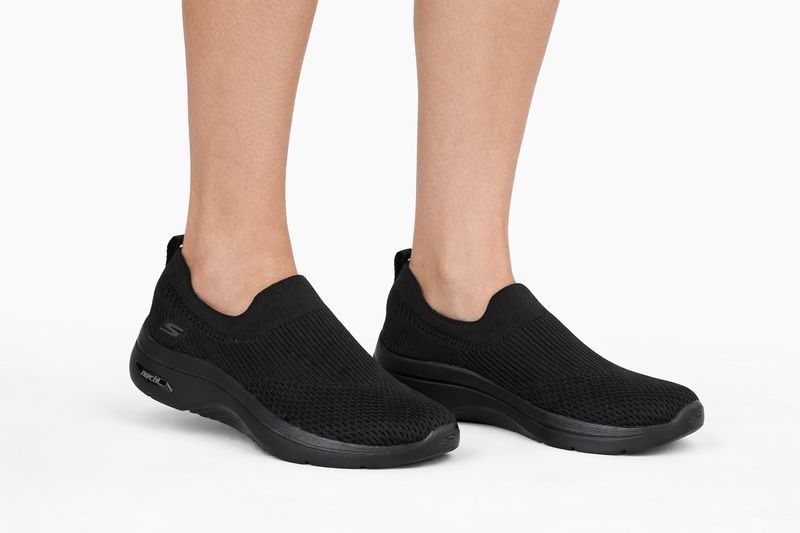 125300/BBK ladies Go Walk arch fit closed stretch slip in shoe/ sneaker