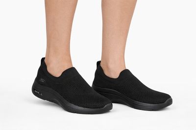 125300/BBK ladies Go Walk arch fit closed stretch slip in shoe/ sneaker