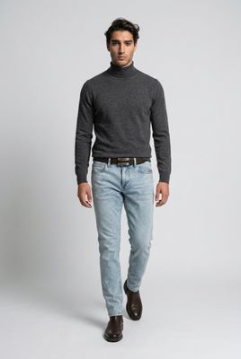 144463 light wash straight cut denim jean