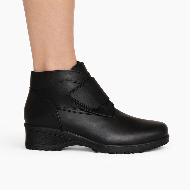 117443G Ladies short velcro boots w/retractable cleat bottom