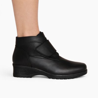 117443G Ladies short velcro boots w/retractable cleat bottom
