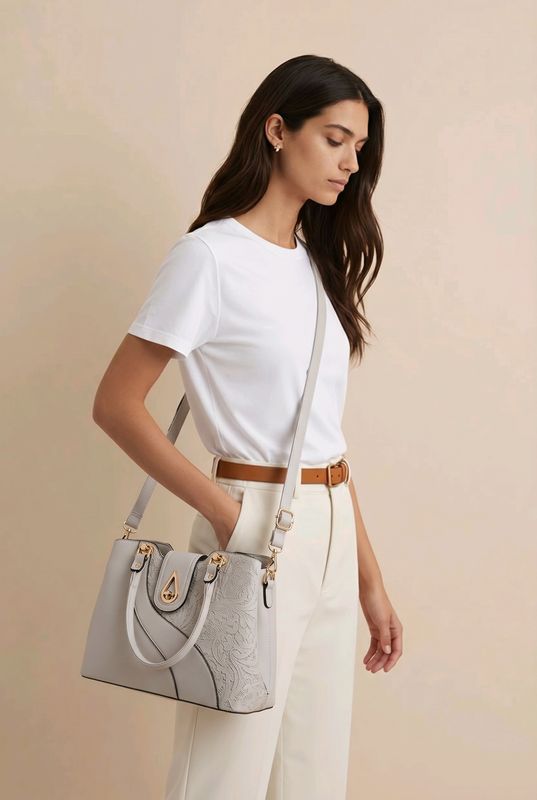 TO-1121A Top zip purse w/3 compartments and extra crossbody strap