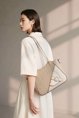 TO-1297A Top zip purse w/front buckle detail and extra strap