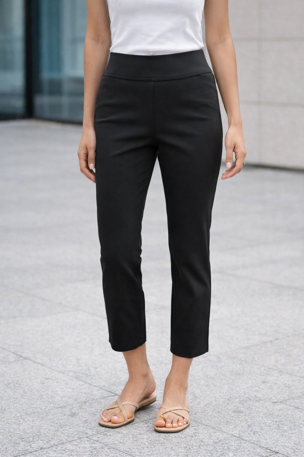8466052 Pull on stretch crop pant w/pockets and ankle slit