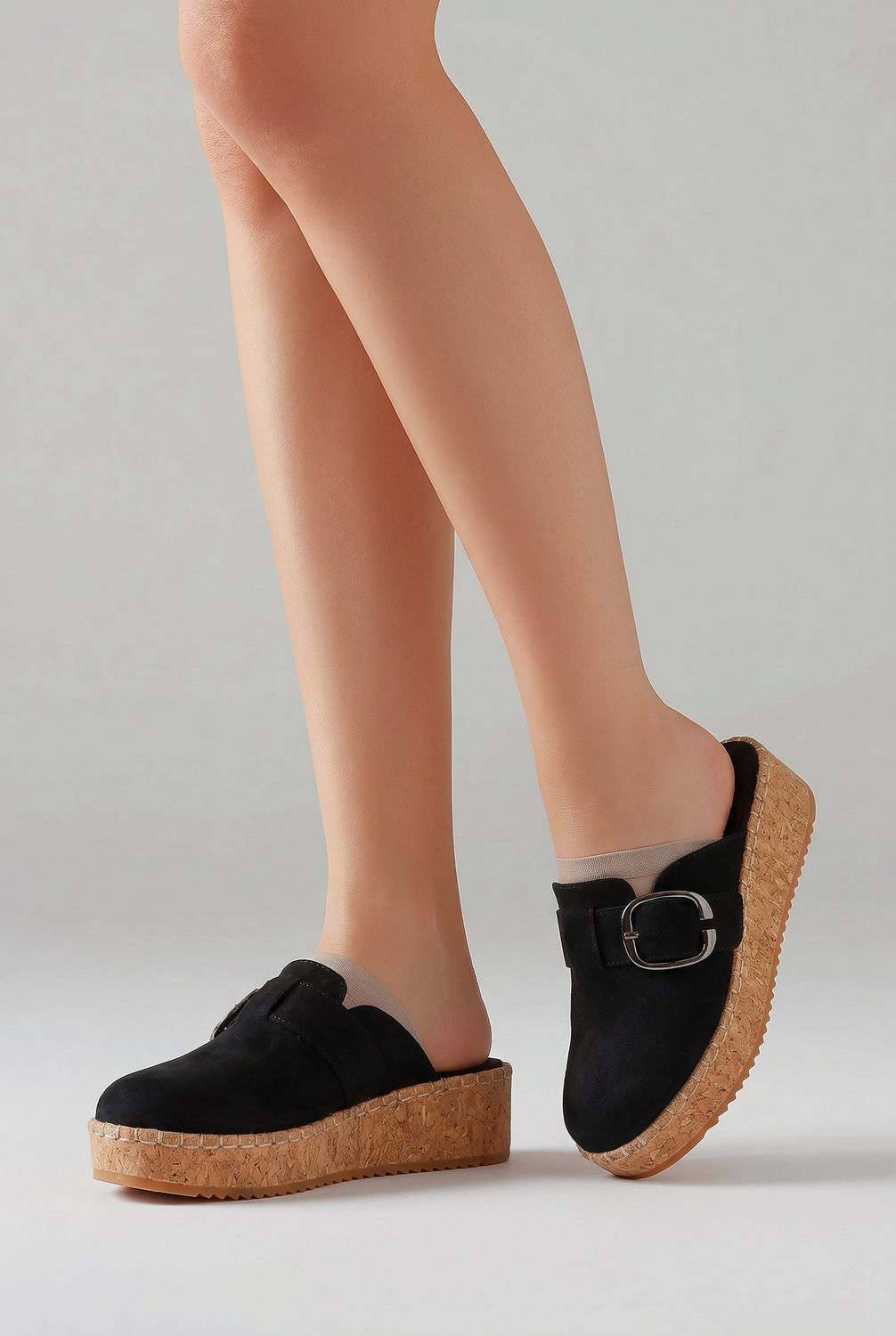 114563/BLK Ladies clog w/cork platform and buckle