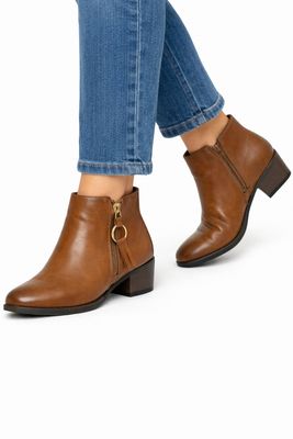 2157652 Ladies short boot w/inside zip, outside zip detail and 2 inch heel