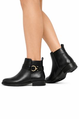 2157657 Ladies short boot w/side zipper