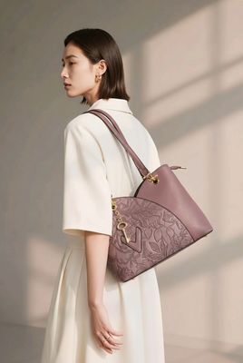 JE0623 Top zip tote w/3 compartments and extra crossbody strap