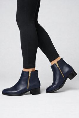 2155251 Short faux suede boot w/inside zip