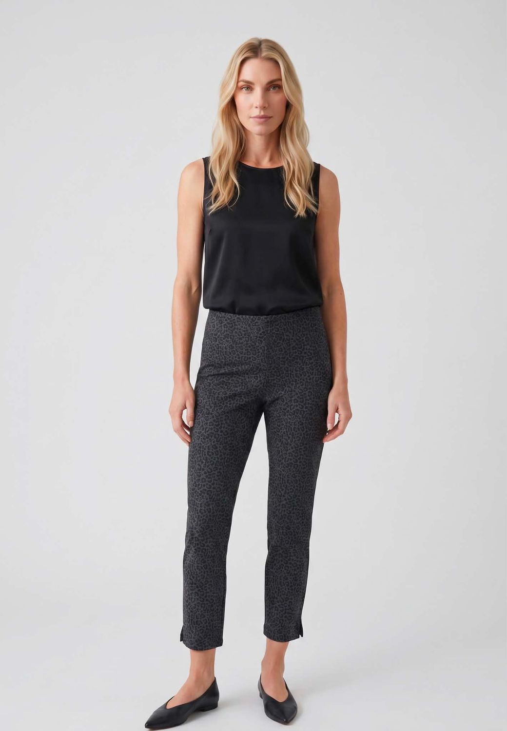 8672 Leopard print stretch pull on crop pant