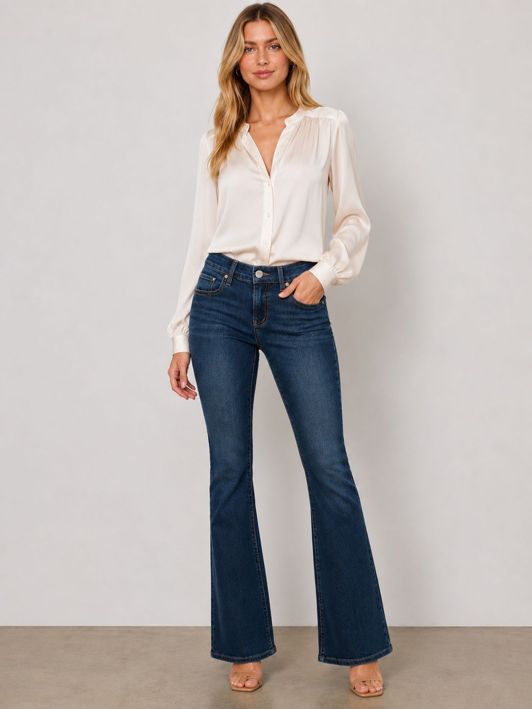 L03719ECF344 Elyse boootcut mid rise jeans