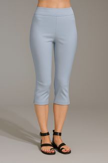 7246 Pull on stretch capri with pockets