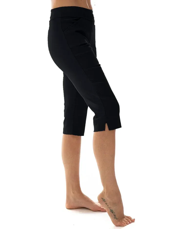 7246 Pull on stretch capri with pockets