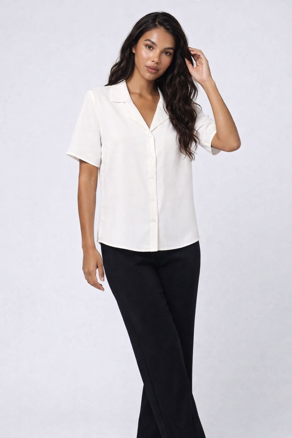 8664036 Short sleeve button collared blouse