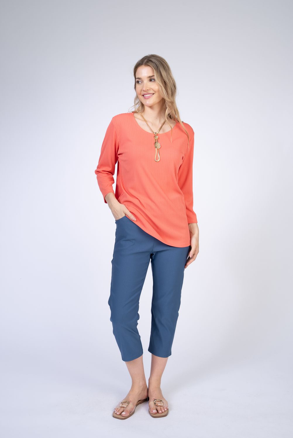 VC4000 Stretch pull-on capri with pockets