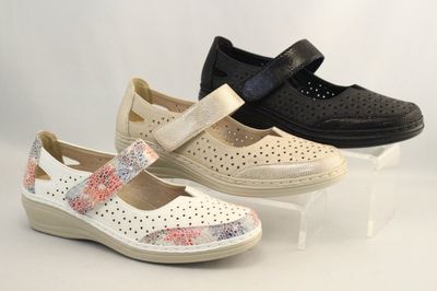 2265651 Closed mary jane style print shoe with valcro