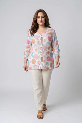 46915 Printed v neck 3/4 sleeve top with button front detail