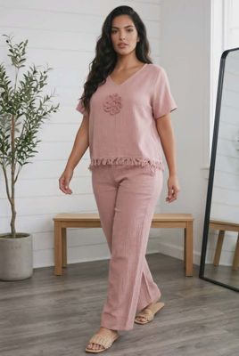 2102 Short sleeve top w/frayed bottom