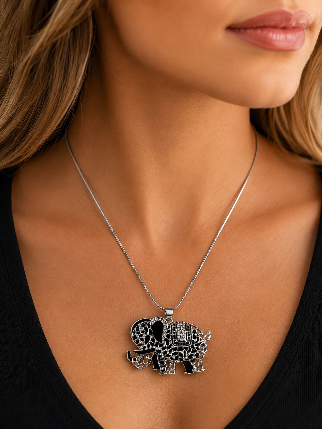 NL050-A9847-S Elephant pendant necklace