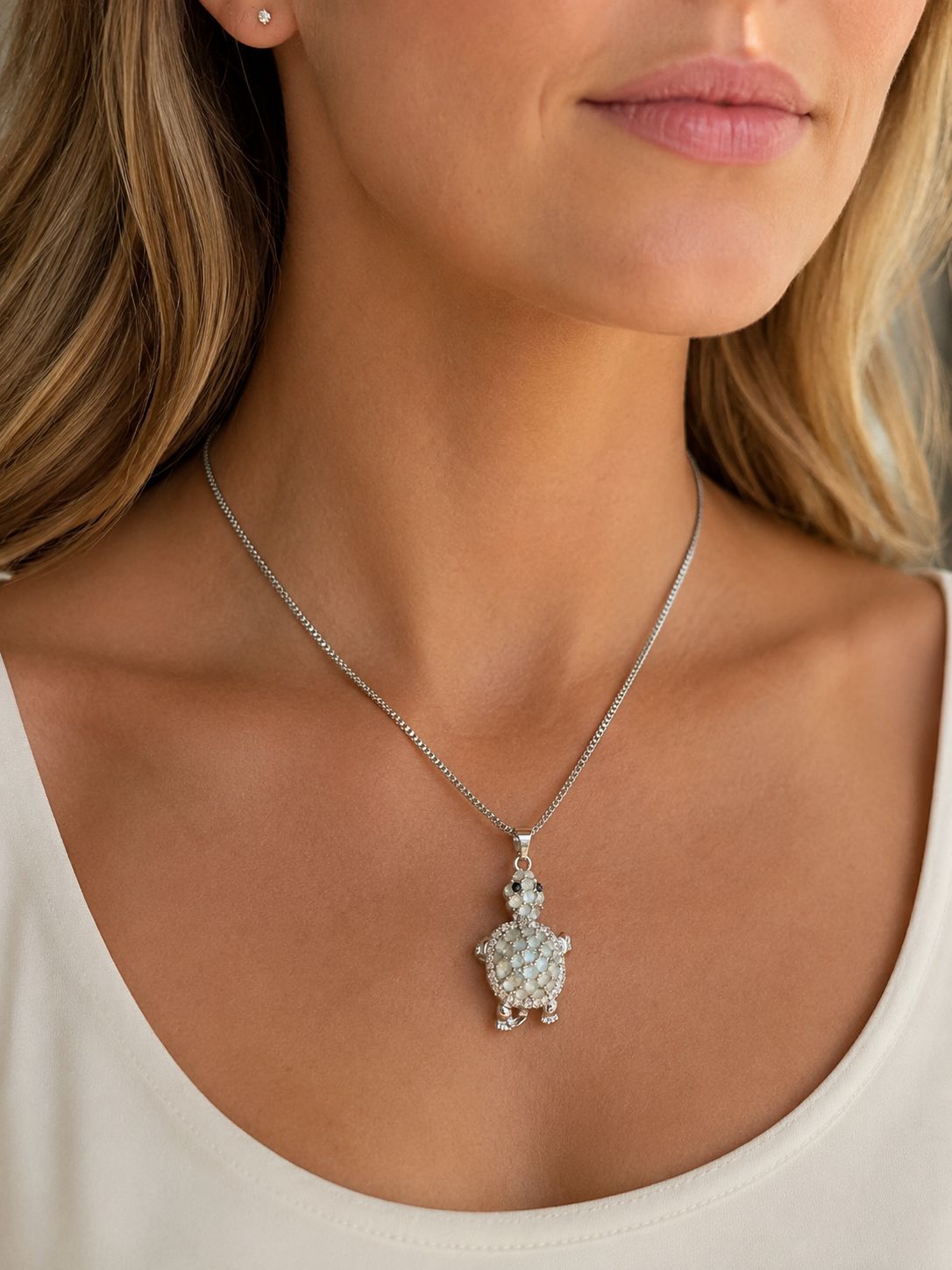 NL050-A9835-S Turtle pendant necklace