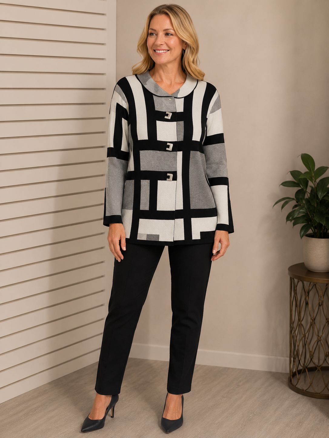 23800 Long sleeve cardigan sweater snap closure