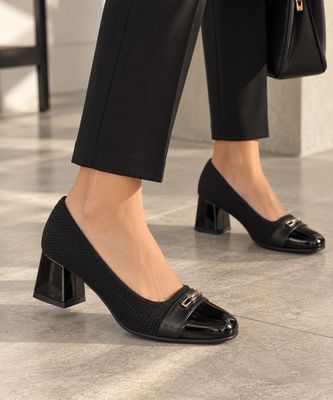 2165648 Closed shoe w/ chunky 2 inch heel