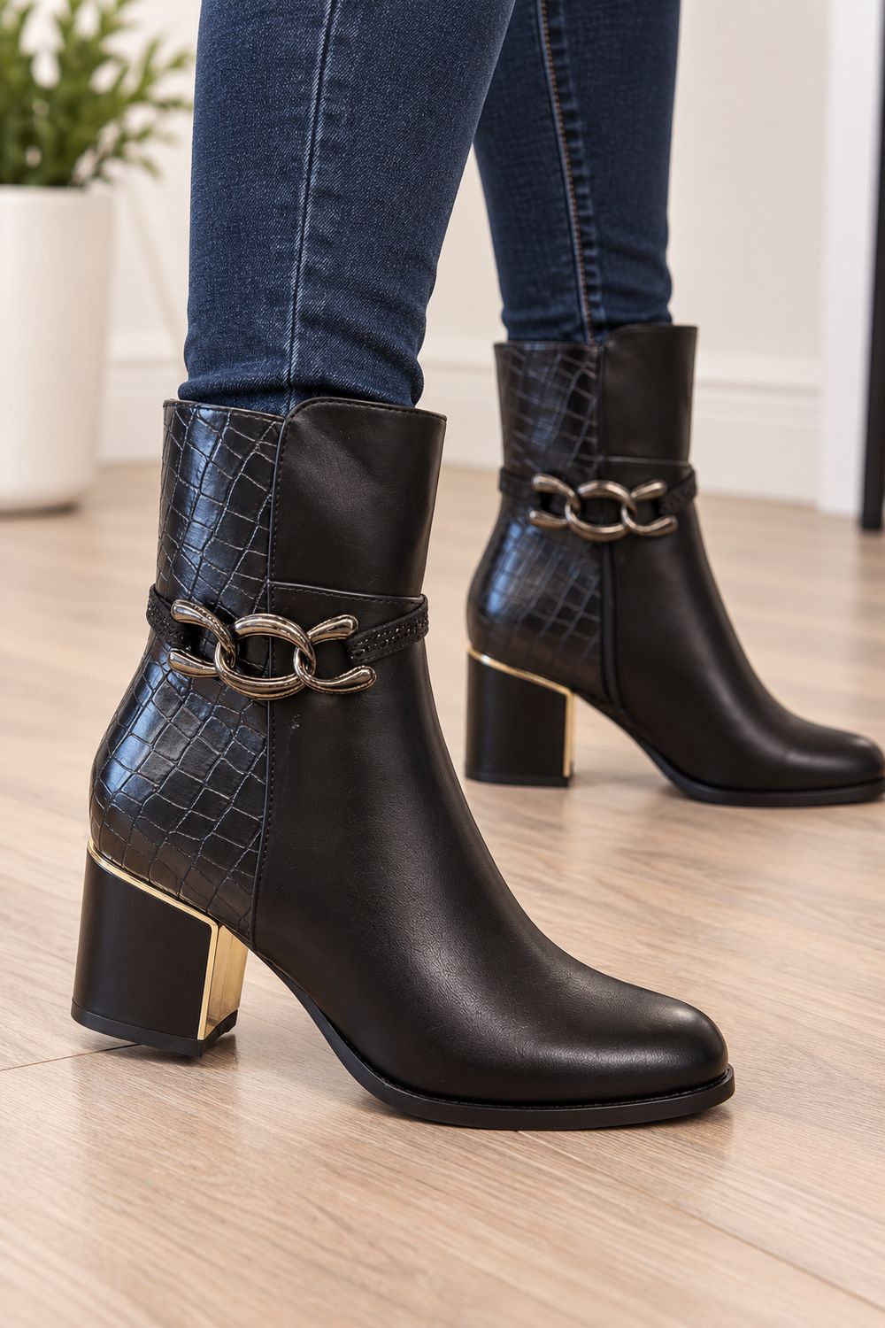 2167125 Ladies dress boot with 2.5 inch heel