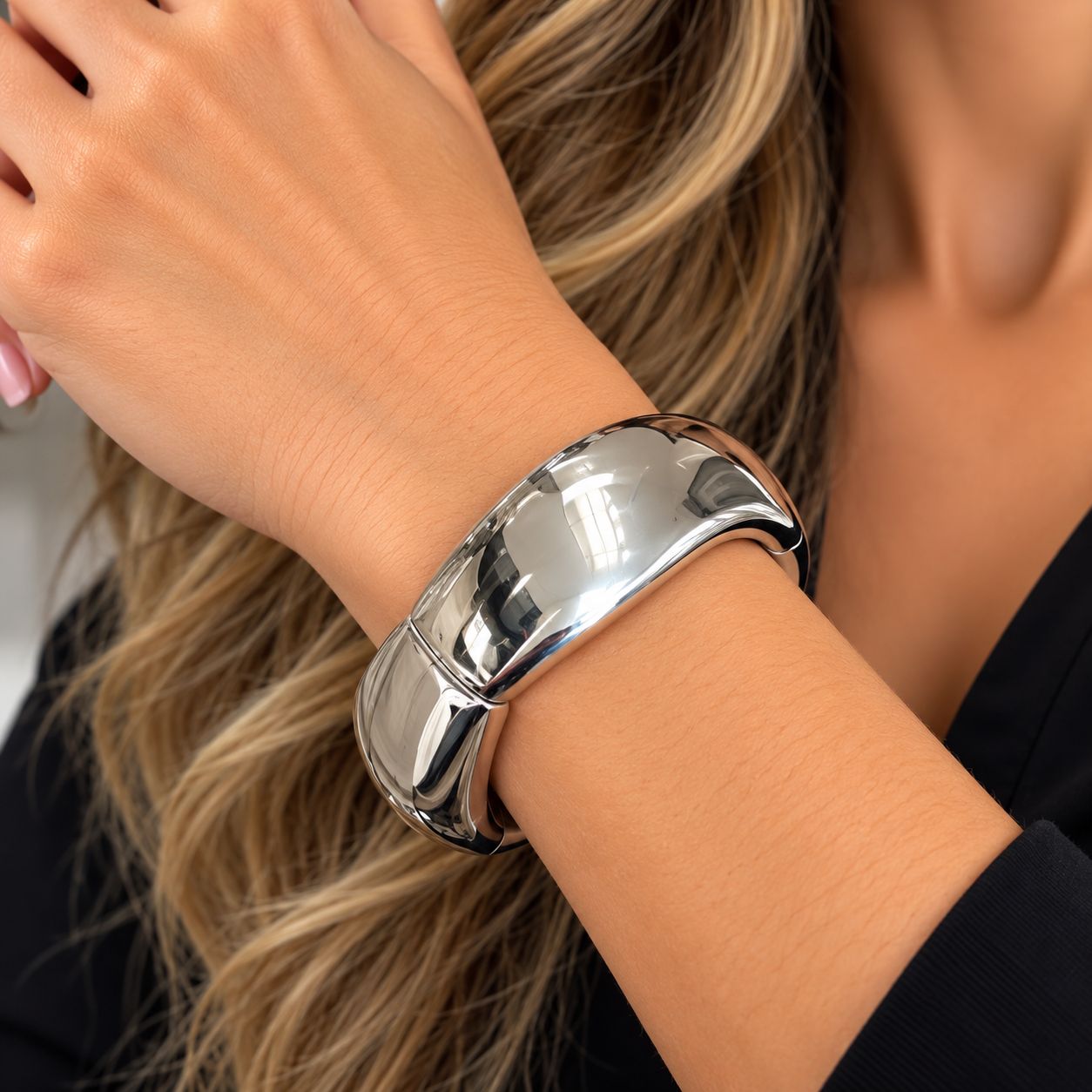 3338-SLV silver tone tone bangle bracelet