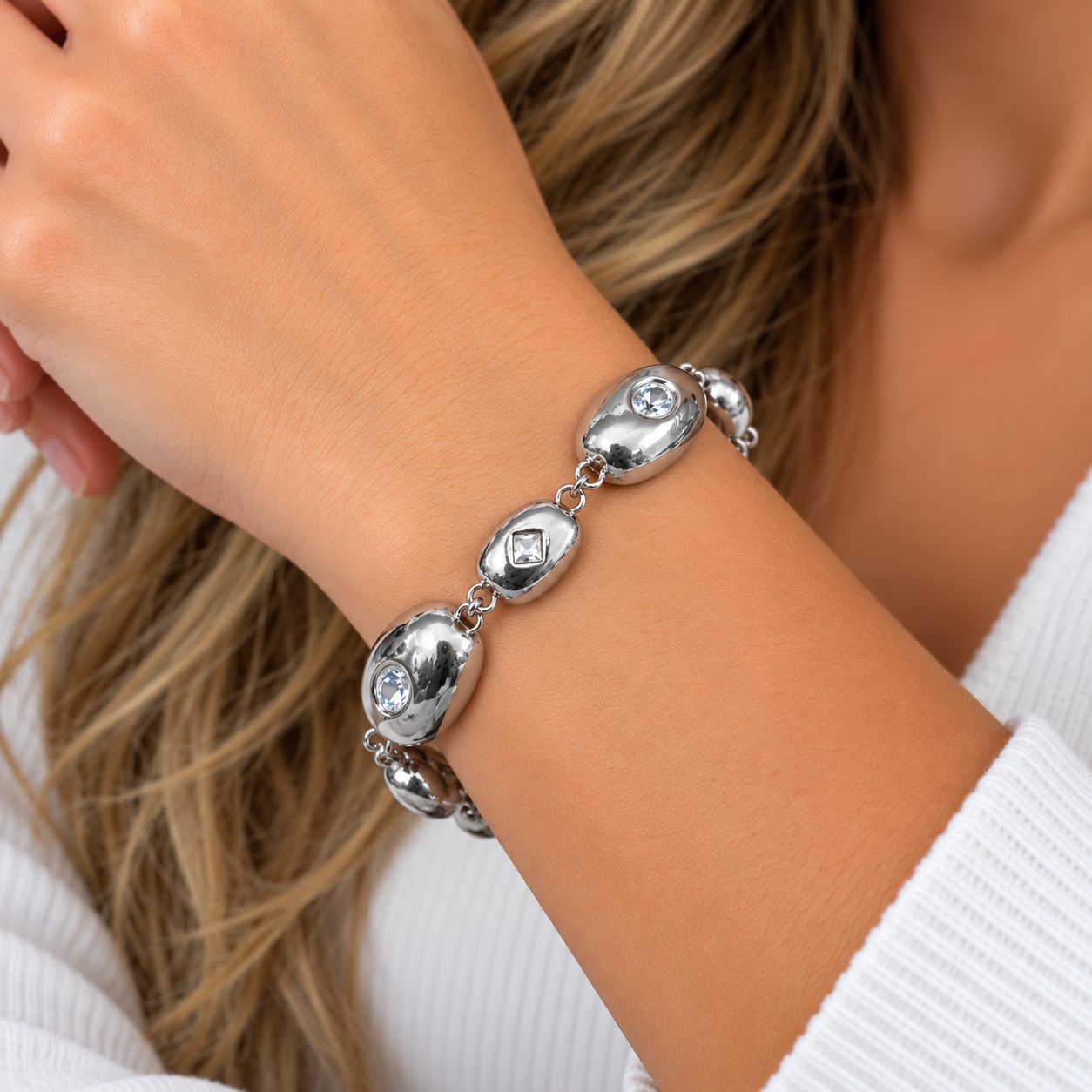 3399-SLV oval shapes w/gem in center bracelet