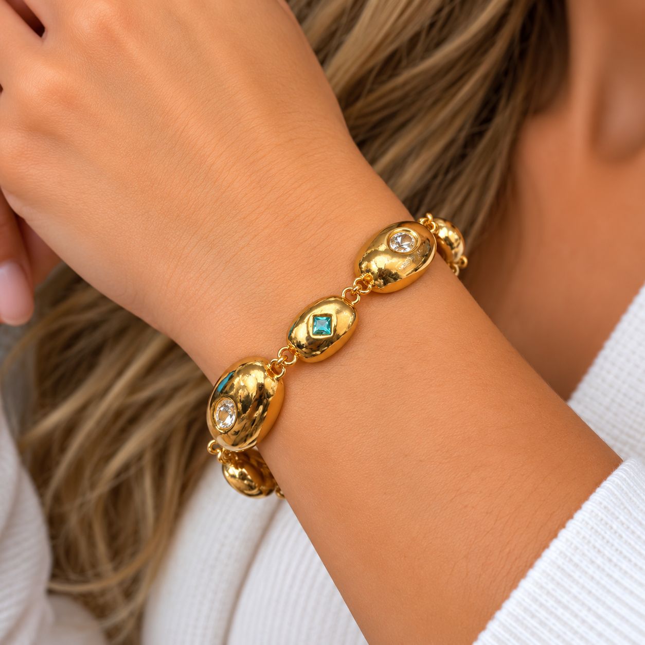 3399-GLD oval shapes w/gem in center bracelet