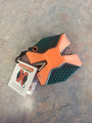 S-N-E 2 STEP KNIFE SHARPENER ORANGE GREEN