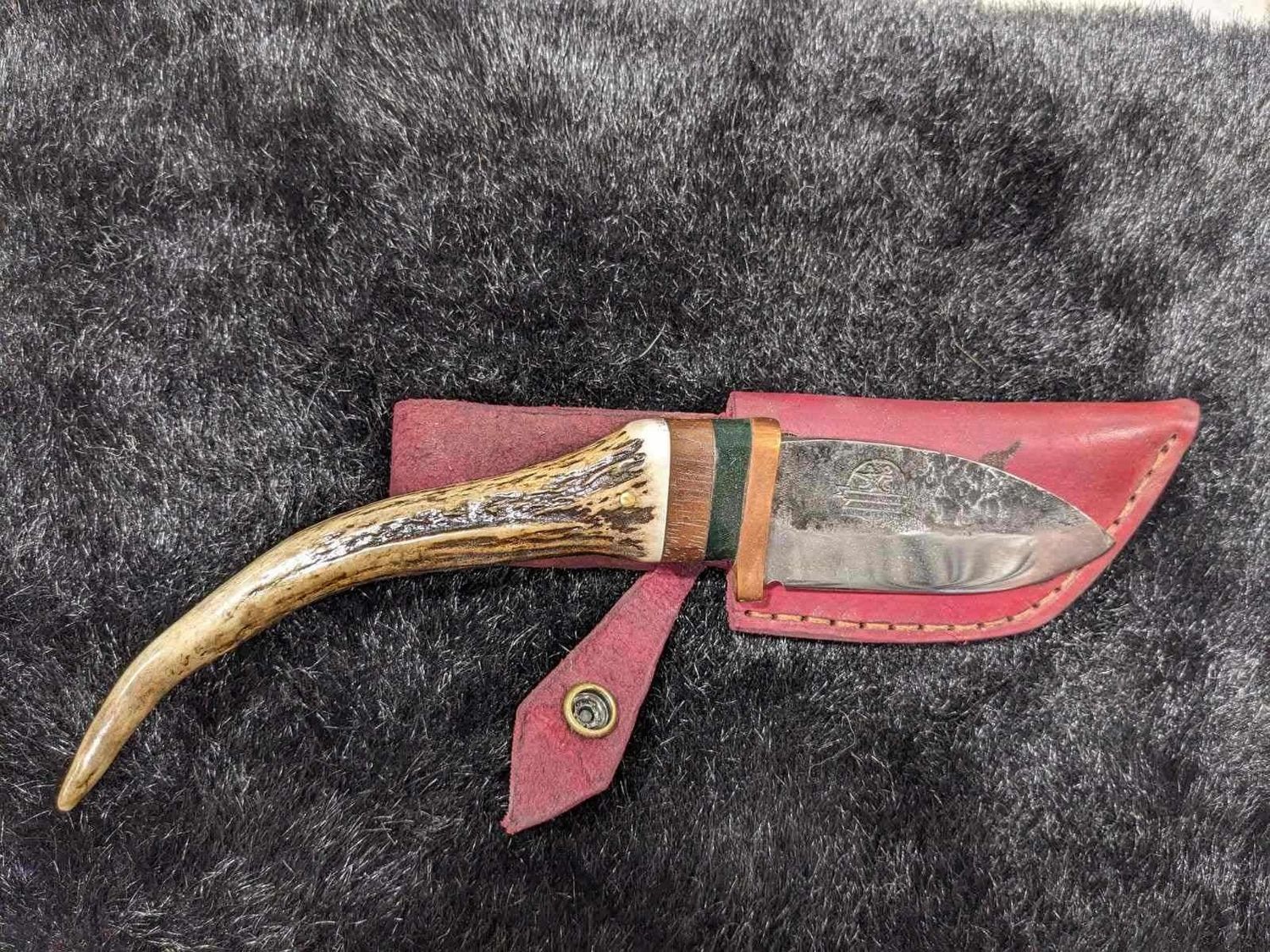 CONSIGN CE DUCK HUNTING ANTLER FIXED W/ LEATHER SHEATH