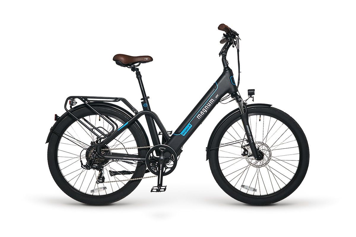 Magnum Navigator S, Color: Black with Blue Accents