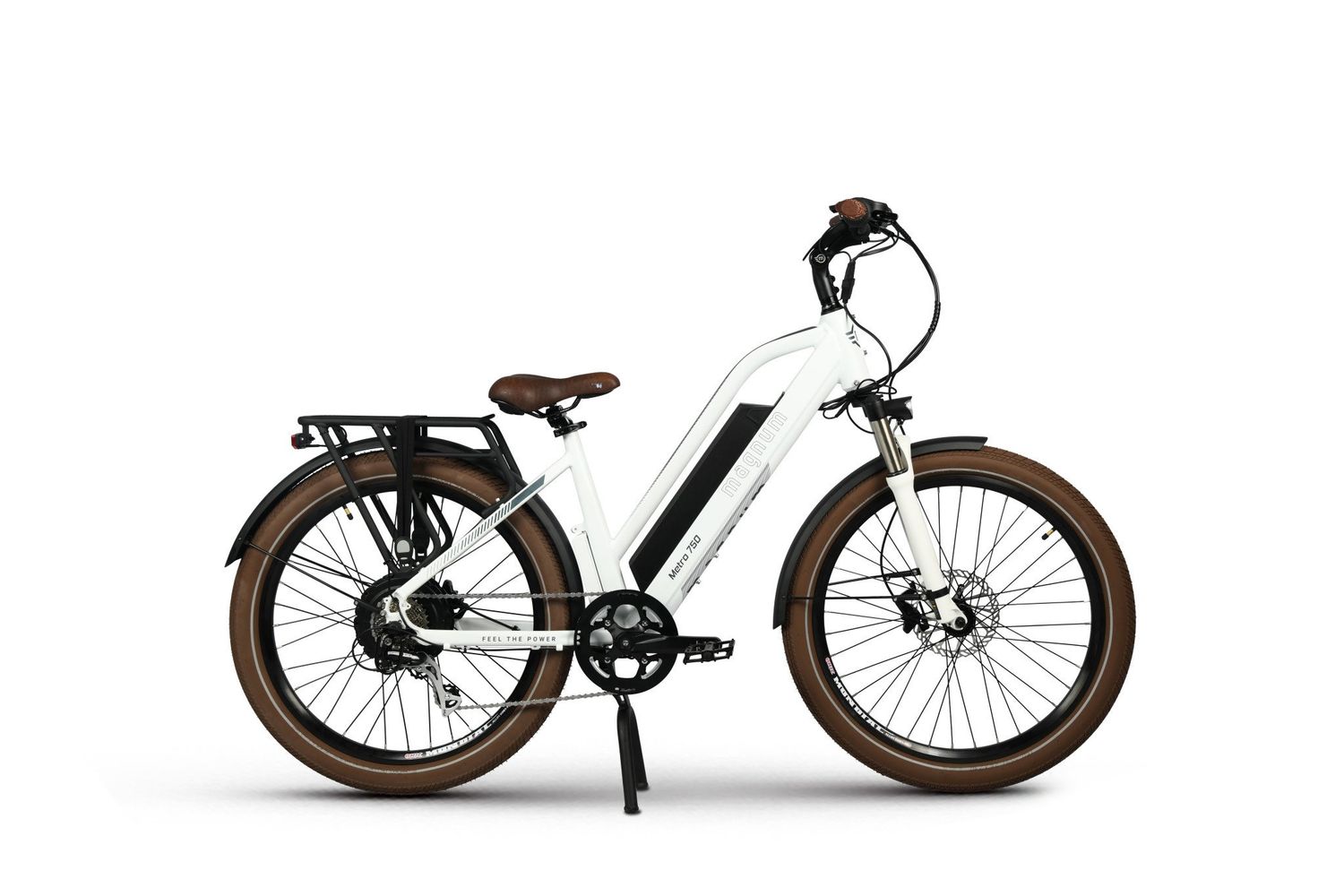 Magnum Metro 750, Color: White with Metallic Blue Accents