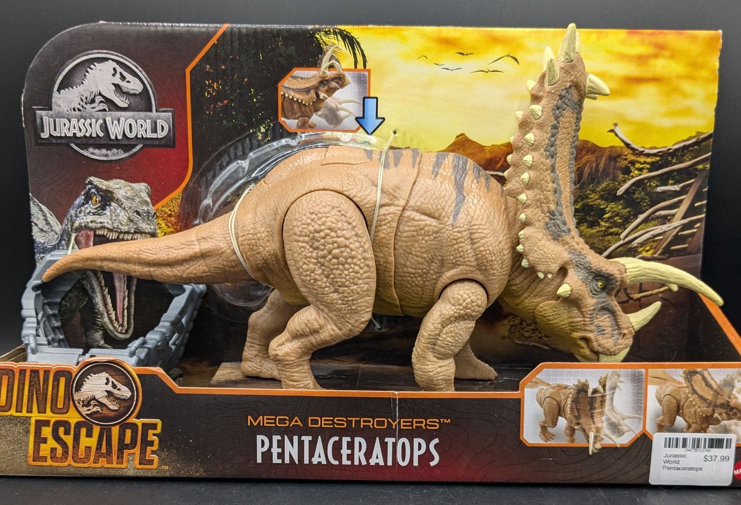 Mattel Jurassic World Dino Escape Mega Destroyers Pentaceratops Figure 2021