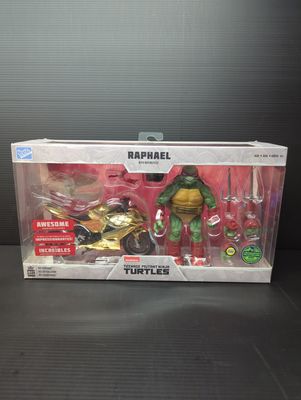 The Loyal Subjects Teenage Mutant Ninja Turtles BST AXN Raphael 5-inch Action Figure with Metallic Gold Motorcycle Set - 2023 Limited Edition SDCC Exclusive Figure