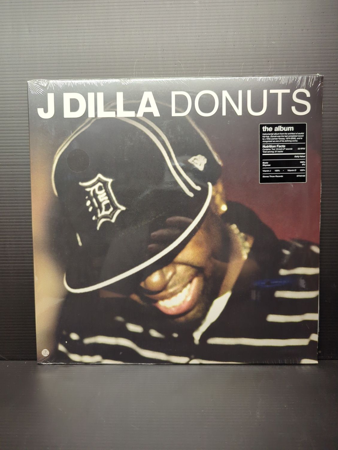 VINYL RECORD J DILLA DONUTS