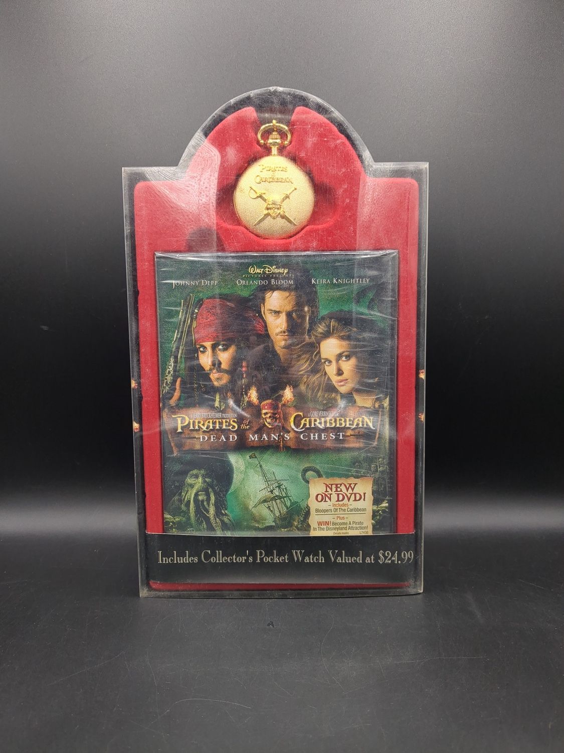 Walt Disney Pictures Presents: Pirates of the Caribbean Dead Man&#39;s Chest Includes Collector&#39;s Poket Watch 2006
