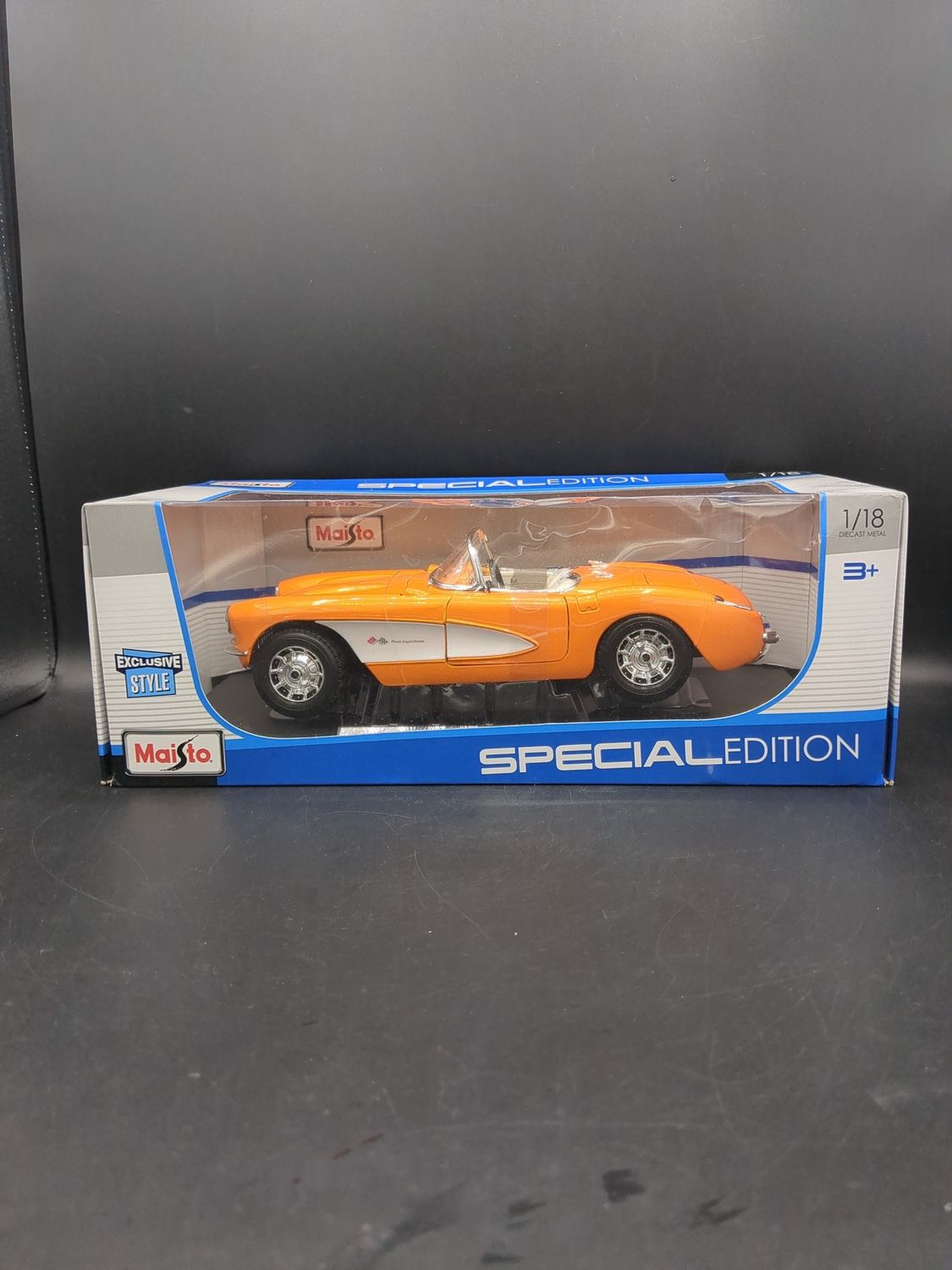Maisto Special Edition 1957 Corvette 1/18 Scale Die Cast Metal Car 2019