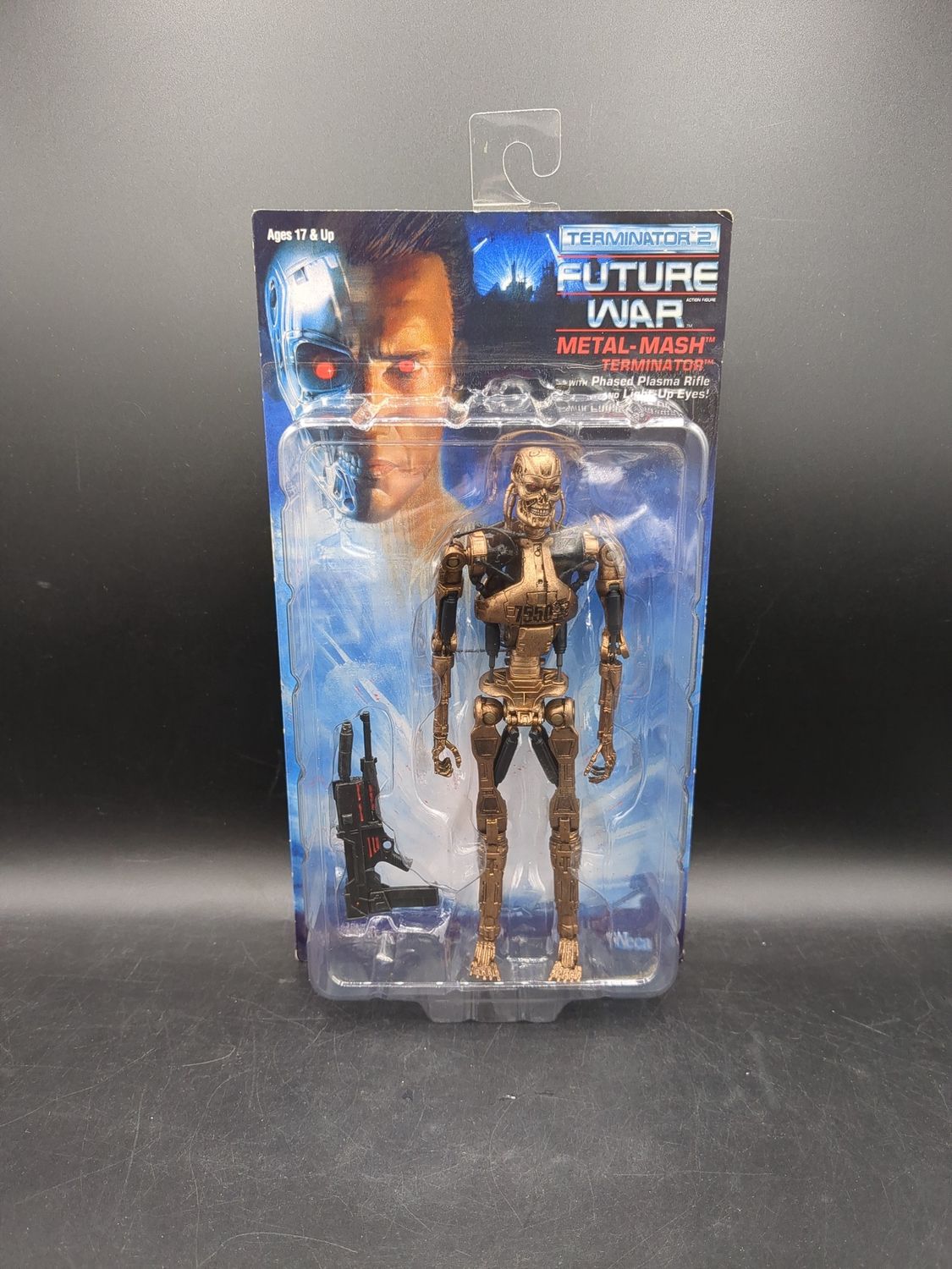NECA Terminator 2 Future War Metal-Mash Terminator Action Figure with Phased Plasma Rifle and Light Up Eyes 2019